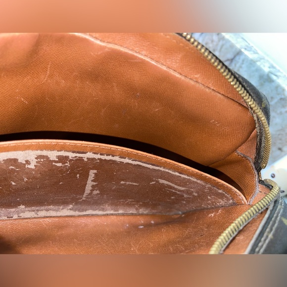 Louis Vuitton Monogram Compiegne 23 Toiletry Bag - Picture 9 of 12